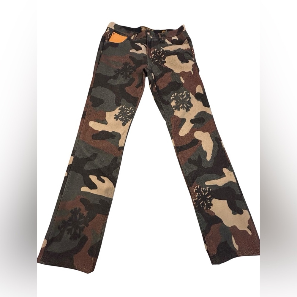 Akoo Brand Men’s Camo Patterned Pants
Live‎ Full Live Well